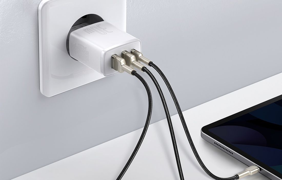 Baseus Compact Hurtig Oplader 30W - USB-C PD, 2xUSB - Hvid