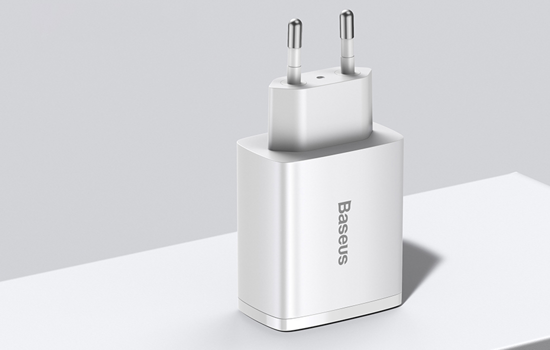 Baseus Compact Hurtig Oplader 30W - USB-C PD, 2xUSB - Hvid