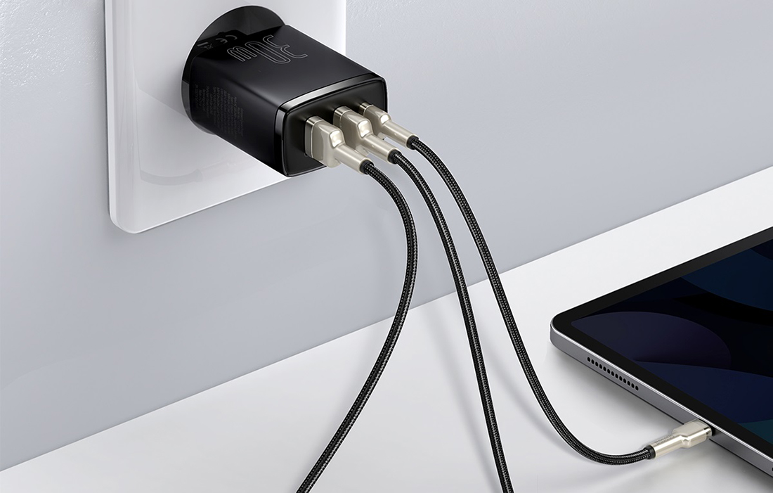 Baseus Compact Hurtig Oplader 30W - USB-C PD, 2xUSB - Sort